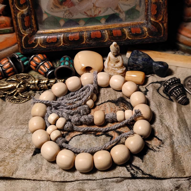 Abelia Biflora Wood Off Wrist 108-Bead Mala — product view 15