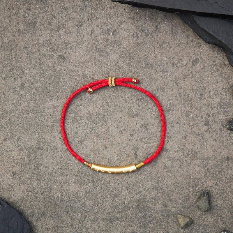 Tibetisches Rotarmband – Buddhistischer Glücksbringer