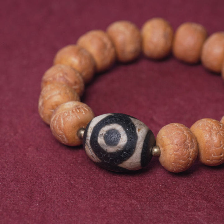 Tibetan Bodhi Seed Dzi Bead Wrist Mala Bracelet — product view 2