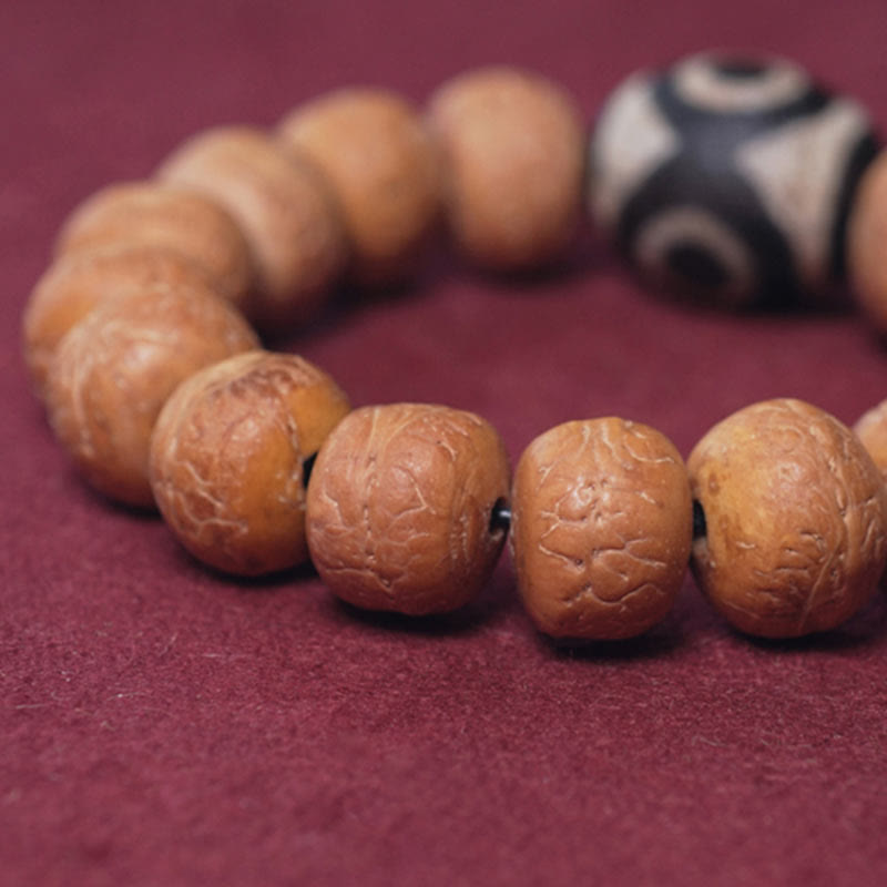 Tibetan Bodhi Seed Dzi Bead Wrist Mala Bracelet — product view 3