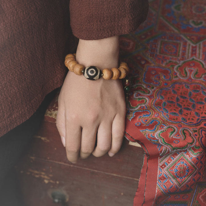 Tibetan Bodhi Seed Dzi Bead Wrist Mala Bracelet — product view 5